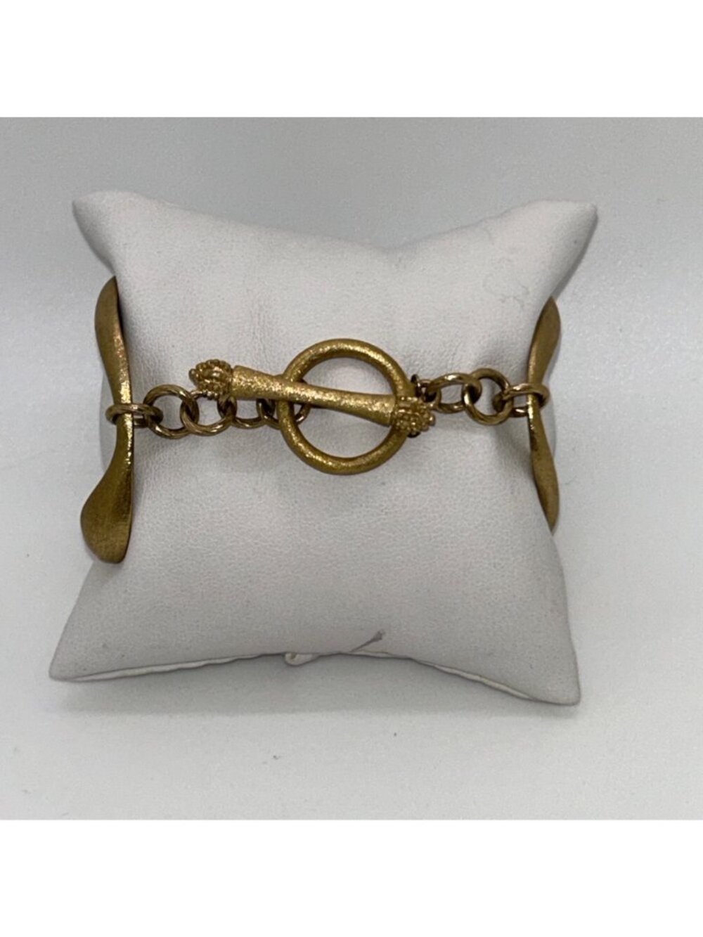 Rivka Friedman Brushed Gold-tone Oval Link Bracelet Clad Textured Statement - Picture 4 of 14